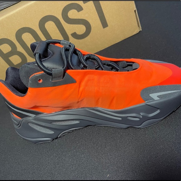 ADIDAS YEEZY BOOST 700 MNVN ORANGE - Picture 4 of 4